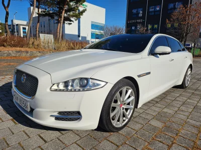 Jaguar XJ