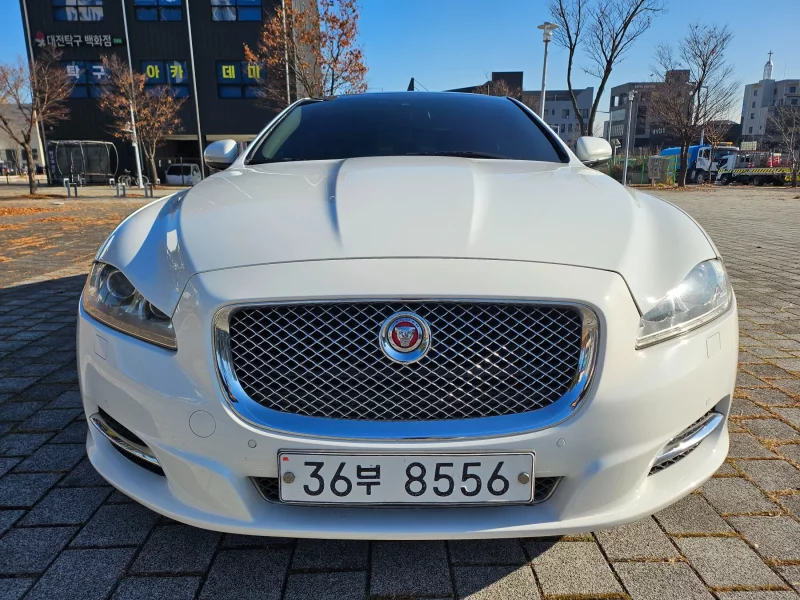 Jaguar XJ
