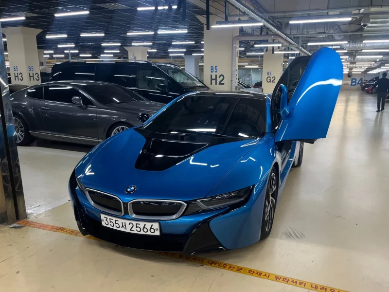 BMW i8