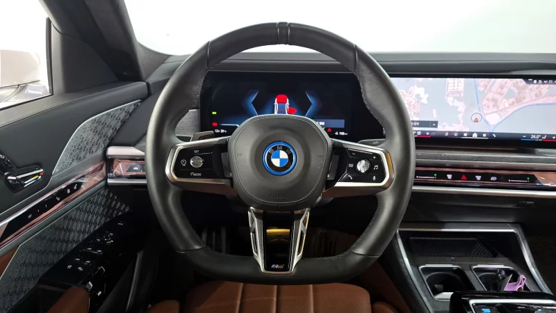 BMW i7