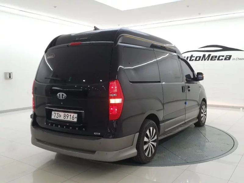 Hyundai Starex