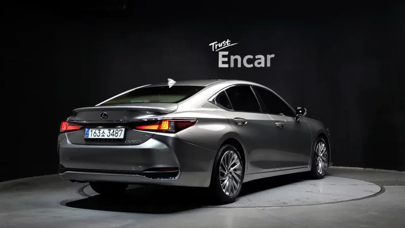 Lexus ES