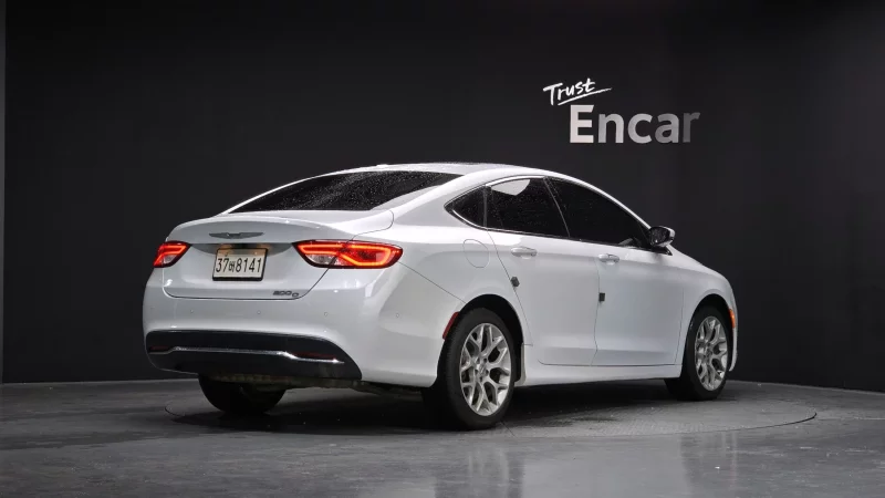 Chrysler 200