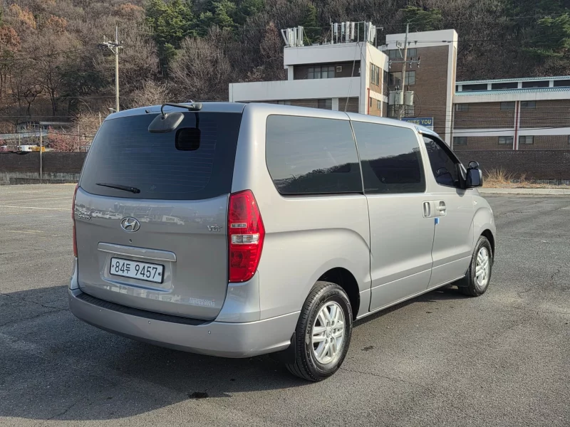 Hyundai Starex