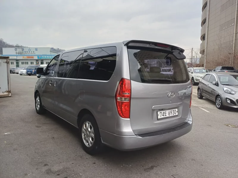 Hyundai Starex