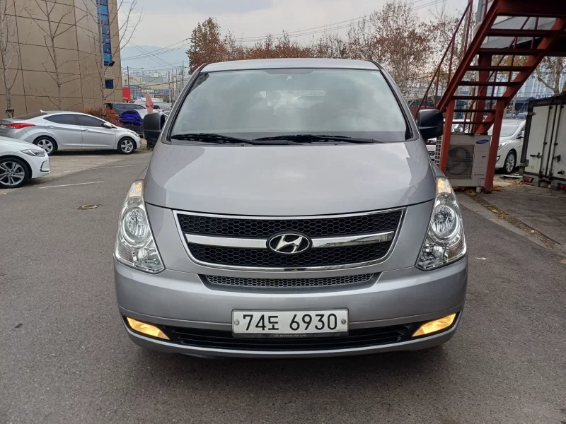 Hyundai Starex
