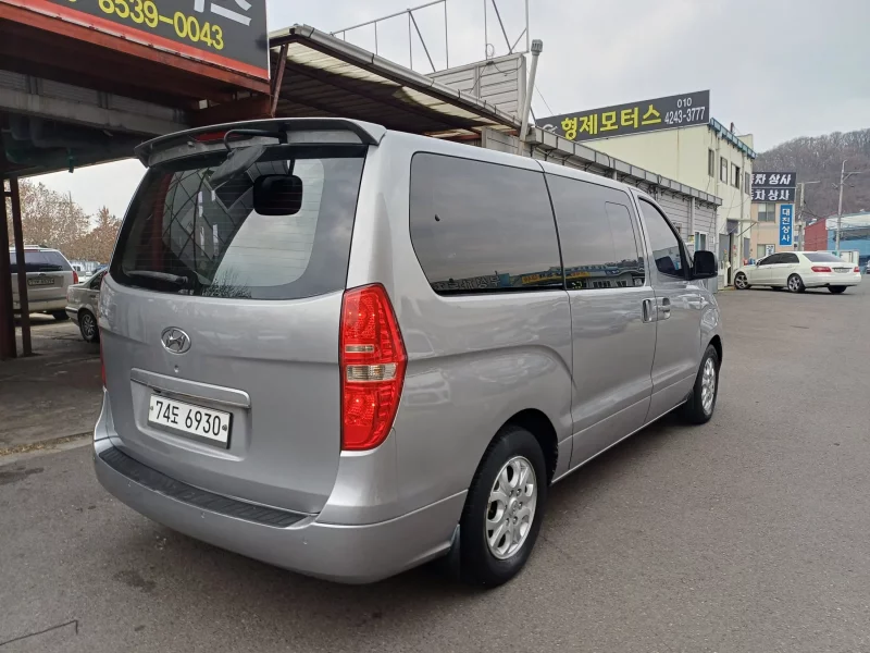 Hyundai Starex