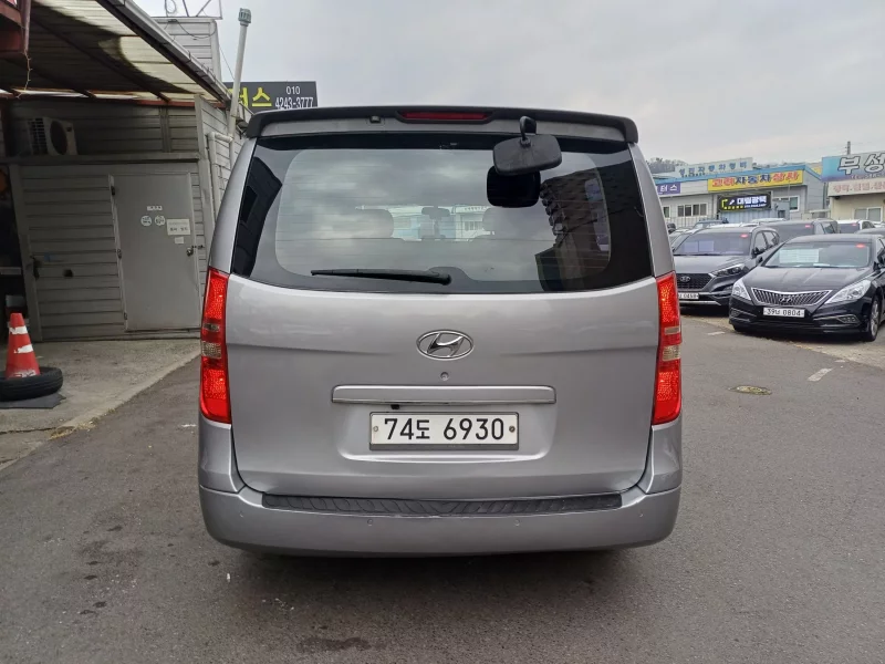 Hyundai Starex