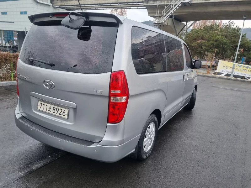 Hyundai Starex