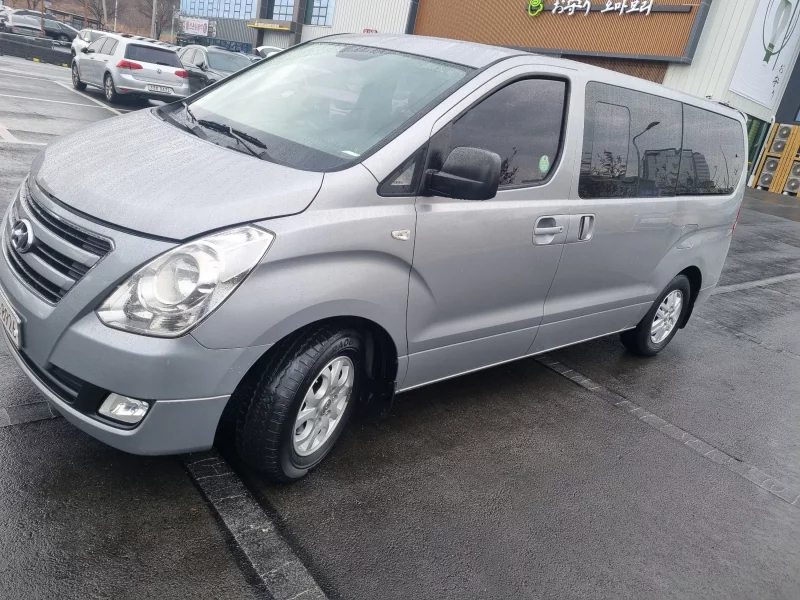 Hyundai Starex
