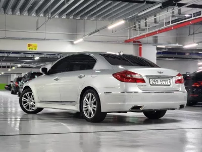 Hyundai Genesis