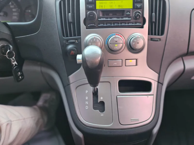 Hyundai Starex