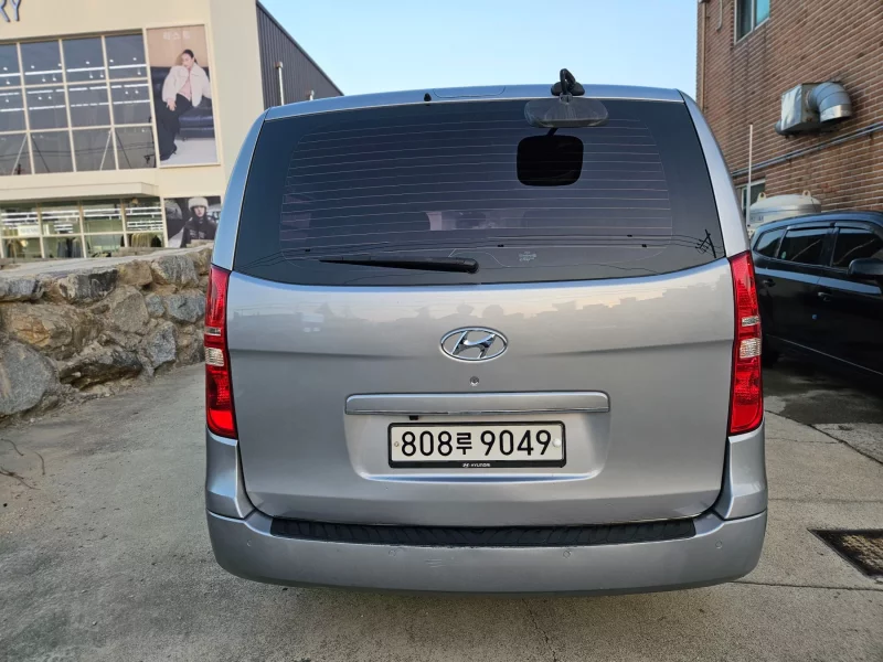 Hyundai Starex