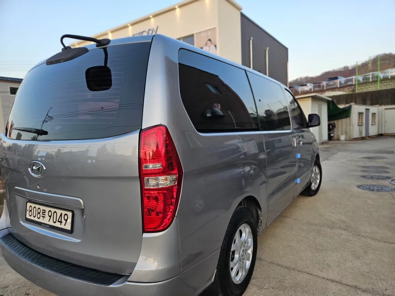Hyundai Starex