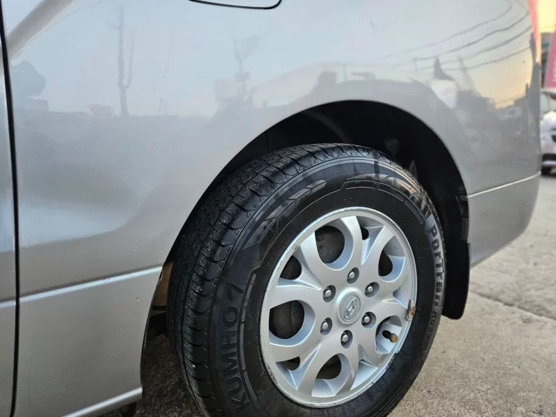 Hyundai Starex