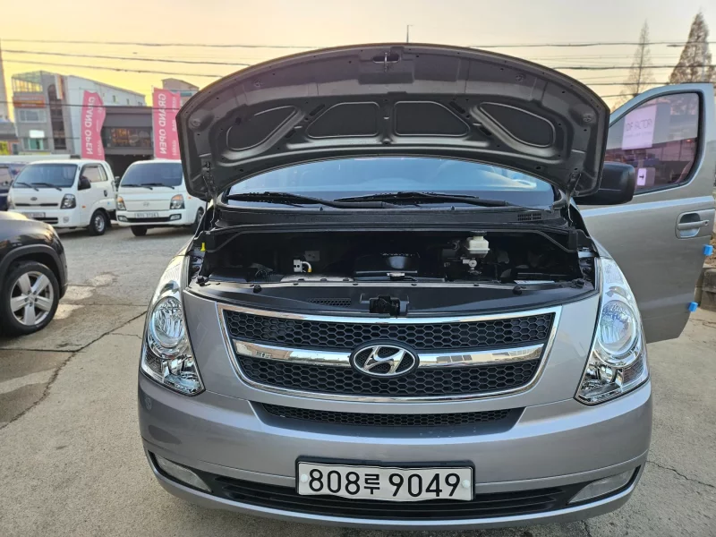 Hyundai Starex
