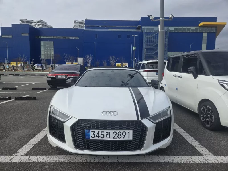 Audi R8