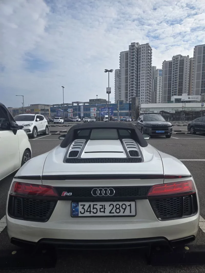 Audi R8