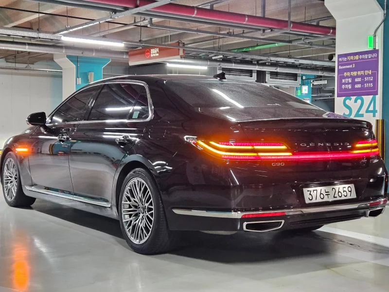 Genesis G90
