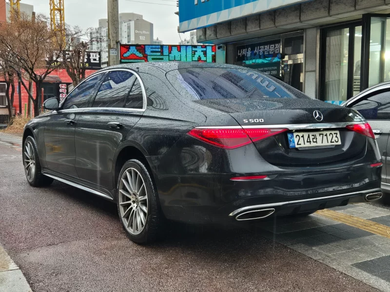 Mercedes-Benz S-Class