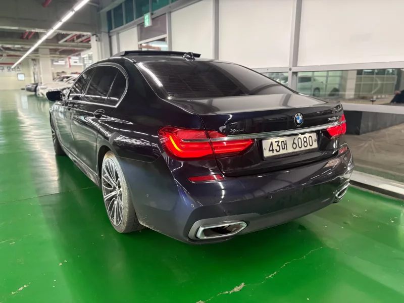 BMW 7-Series