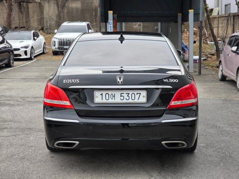 Hyundai Equus