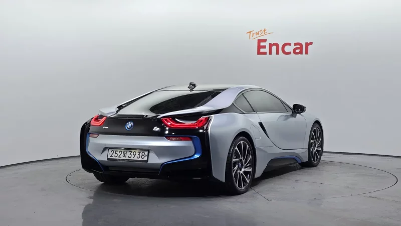 BMW i8