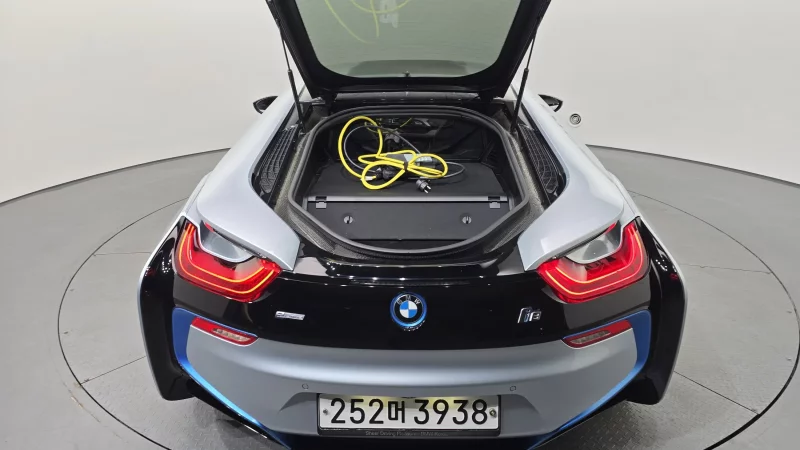 BMW i8