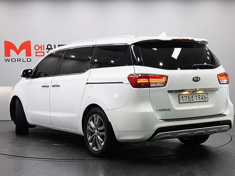Kia Carnival
