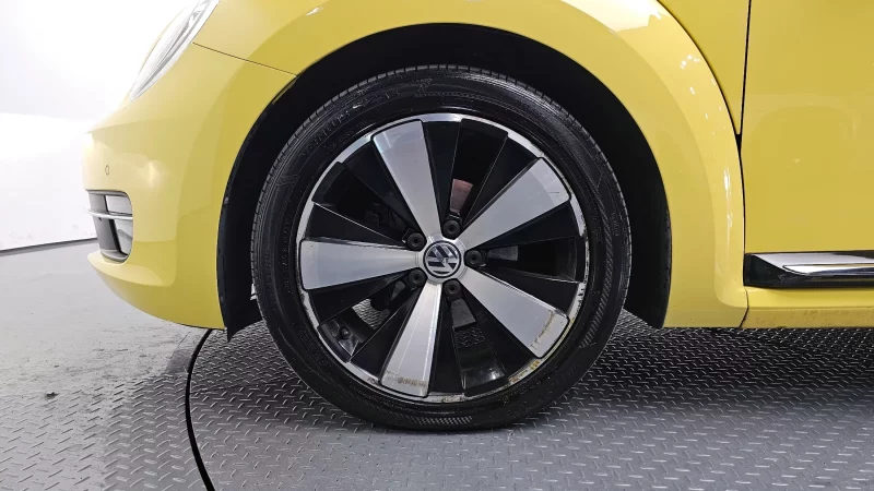 Volkswagen BEETLE
