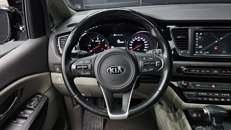 Kia Carnival