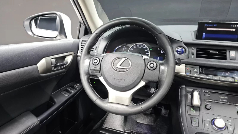 Lexus CT200h