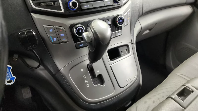Hyundai Starex