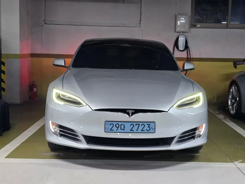 Tesla MODEL S