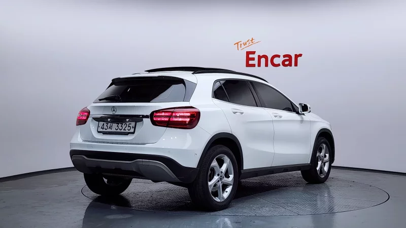 Mercedes-Benz GLA-Class