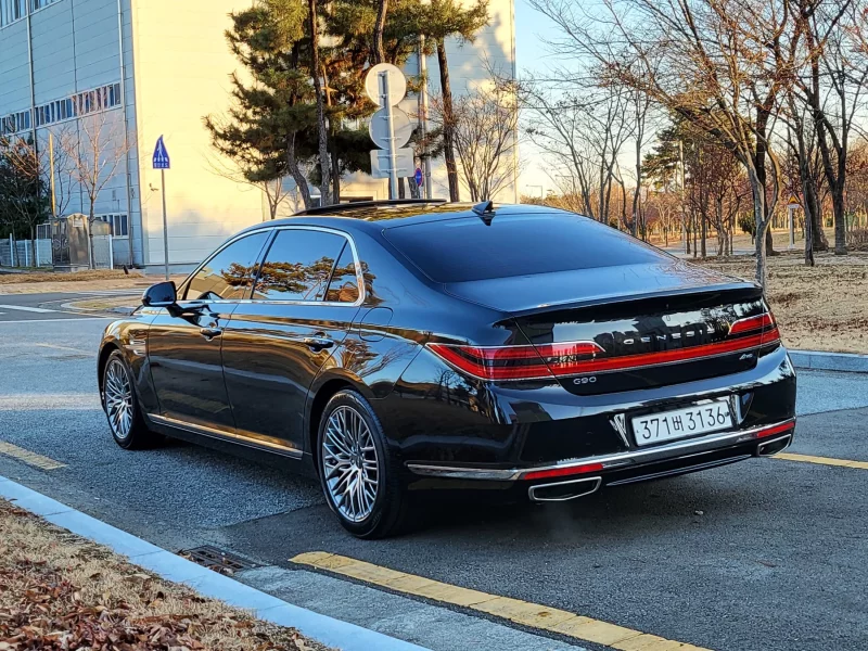 Genesis G90