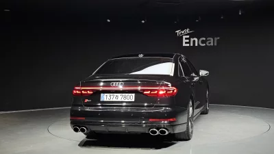 Audi S8