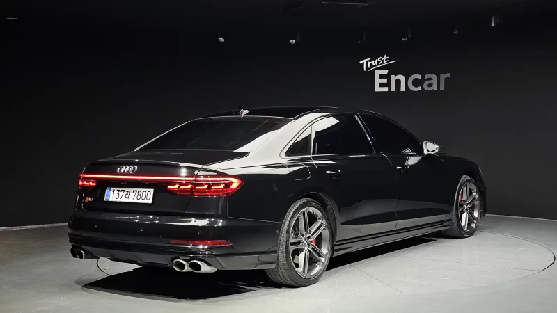Audi S8