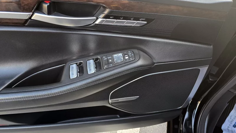 Genesis EQ900