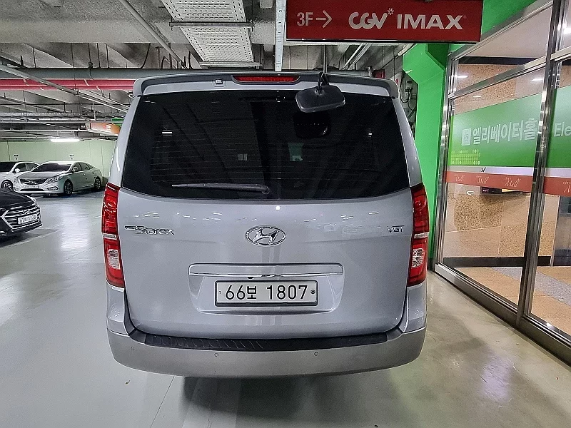 Hyundai Starex