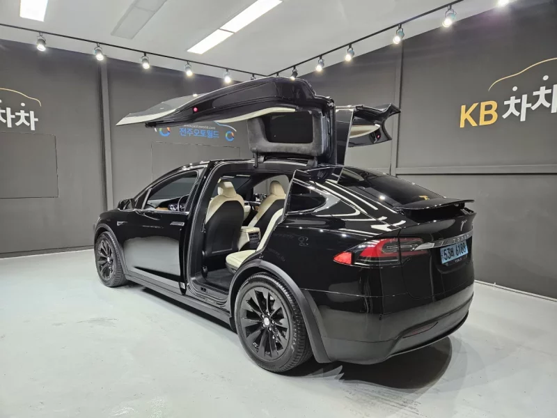 Tesla MODEL X