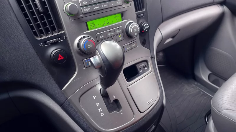 Hyundai Starex