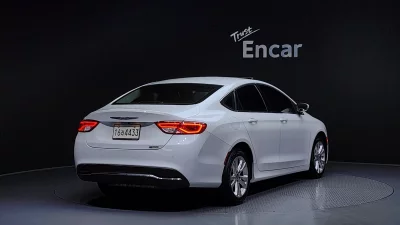 Chrysler 200