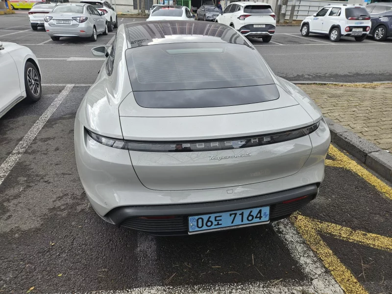 Porsche TAYCAN