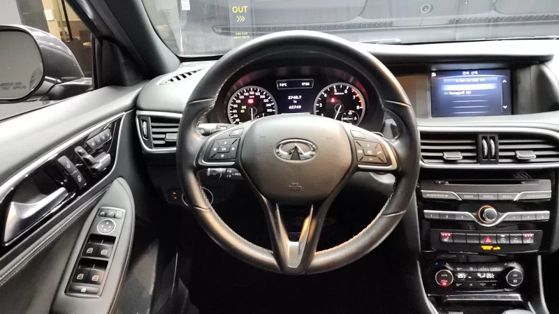 Infiniti Q30