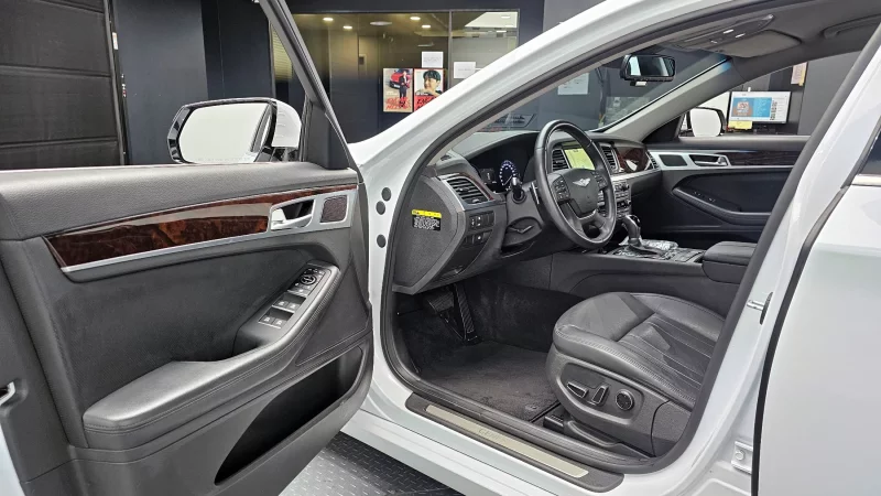 Hyundai Genesis