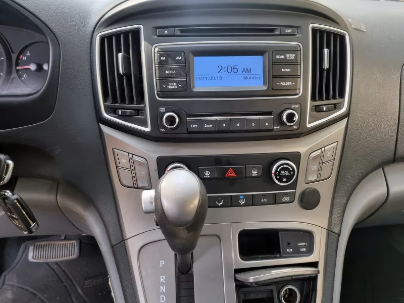 Hyundai Starex