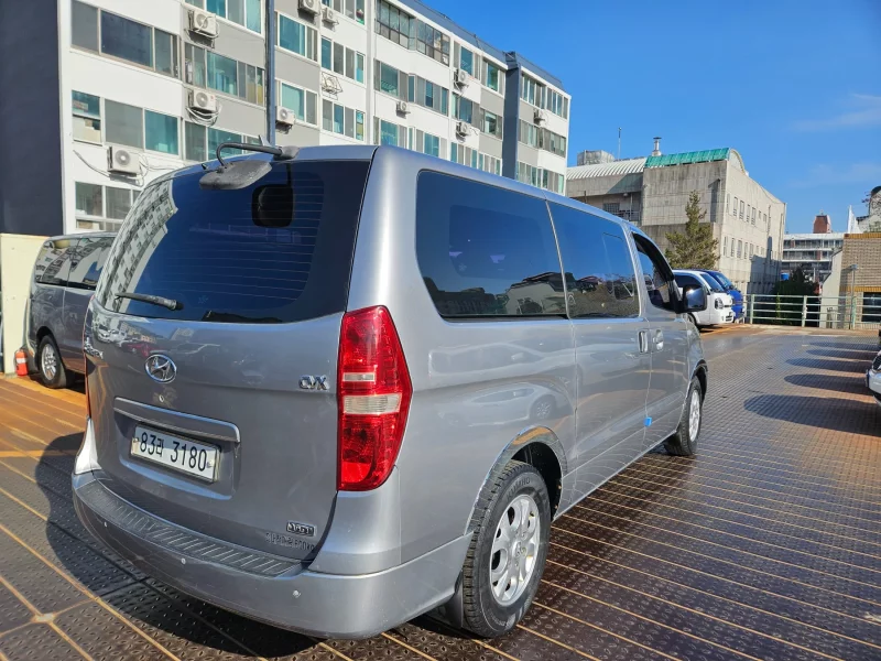 Hyundai Starex