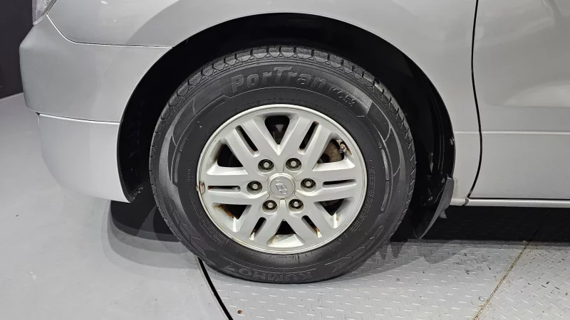 Hyundai Starex