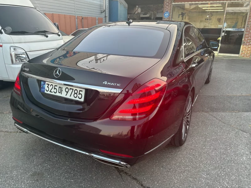 Mercedes-Benz S-Class
